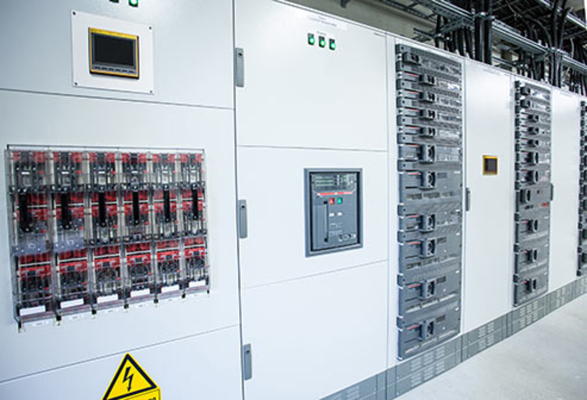 Low-voltage main distribution board
